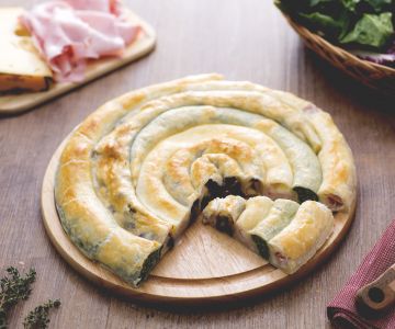 Gevulde bladerdeegrol