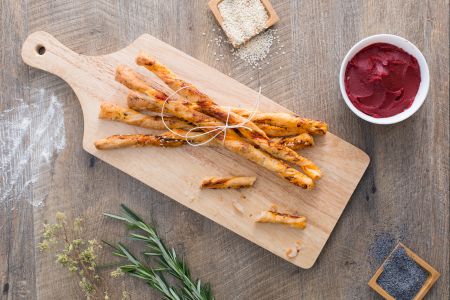Snelle tomaten bladerdeeg grissini