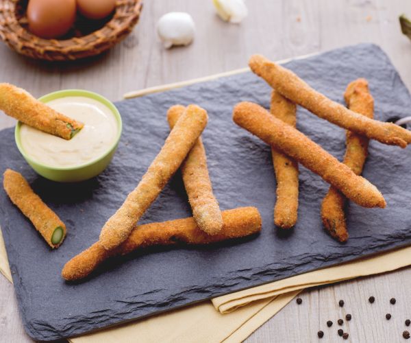 Gefrituurde asperges met saus