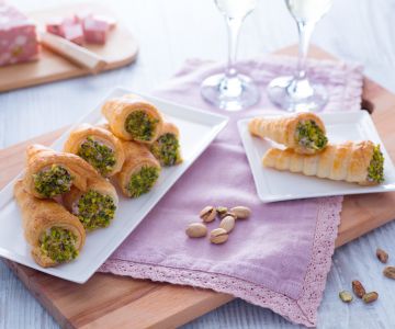 Hartige hoorntjes met mortadella mousse