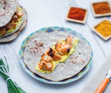 Tandoori kip met chapati en kurkumasaus