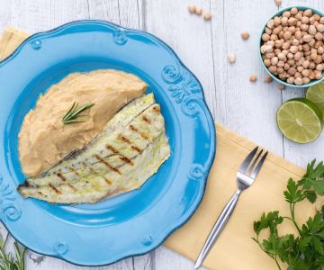 Zeebaars op warme kikkererwtenpuree met rozemarijn