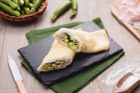 Courgette crêpes met gekookte ham en stracchino