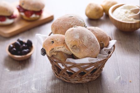 Salentijnse puccia met olijven