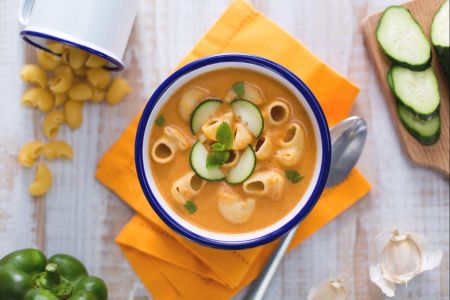 Koude pasta met gazpacho