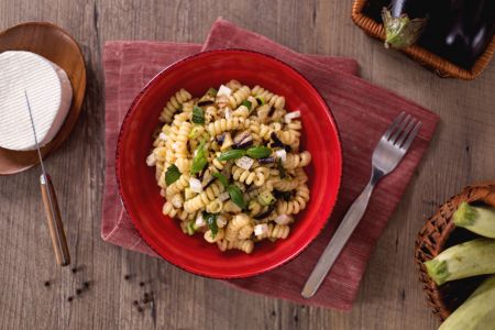 Fusilli met aubergine en courgette en primosale