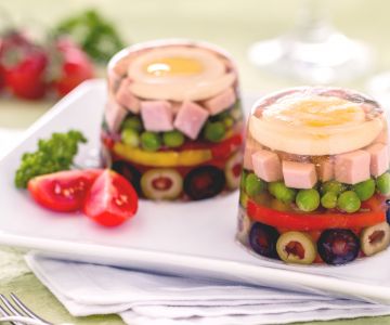 Aspic met veelkleurige biergelei