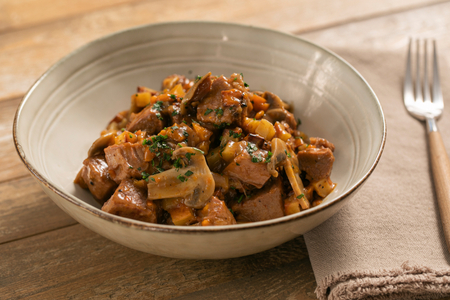 Kalfsstoofpot met pompoen, aardappelen en paddenstoelen