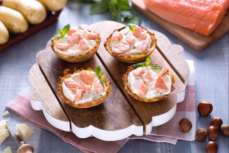 Gevulde aardappelmandjes met zalm