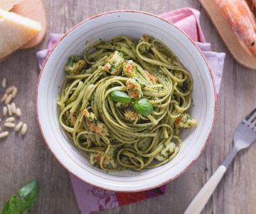 Pasta met pesto en garnalen