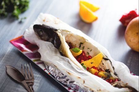 Zeebaars en papillote met citrusvruchten en granaatappel