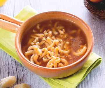 Passatelli in bouillon met sojasaus