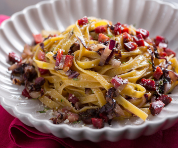 Tagliatelle met radicchio en spek
