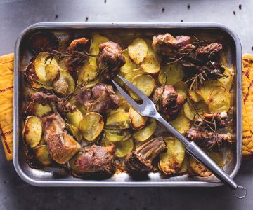 Gebraden geitenvlees met aardappelen