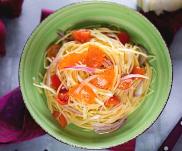 Spaghettisalade met gemarineerd ei