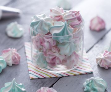 Gekleurde meringues