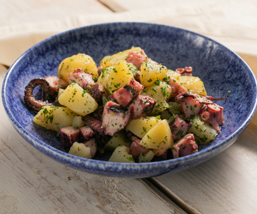 Lauwe octopus- en aardappelsalade