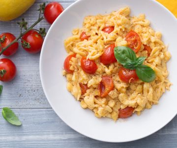 Spätzle met tomaat en citroen