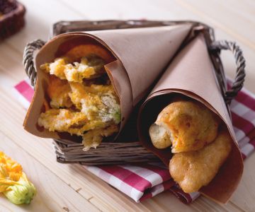 Courgettebloemen in beslag