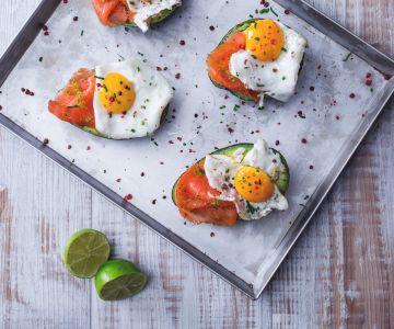 Avocado met eieren en zalm