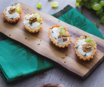 Bootjes met Parmezaanse crème en druiven