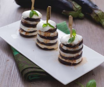 Torentje van aubergine en mozzarella