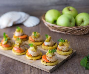 Amuse van polenta en sint-jakobsschelp