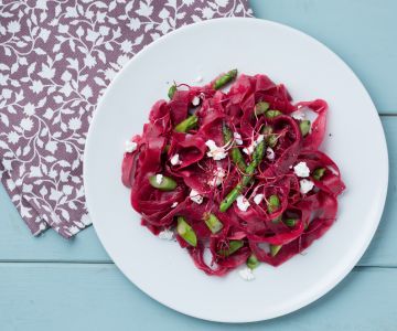 Tagliatelle met bieten en asperges