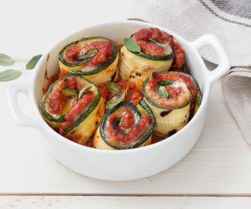 Courgetterolletjes met ragù