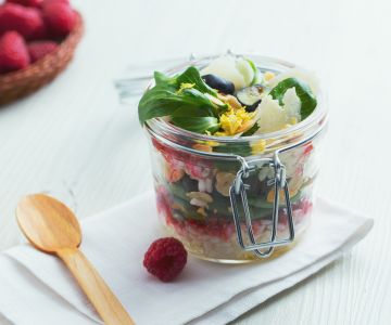 Rijstsalade met gedroogd fruit