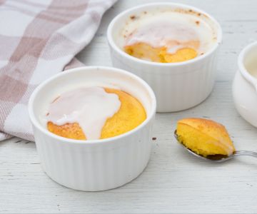 Ricotta-citroensoufflé met citroen- en kaneelsaus