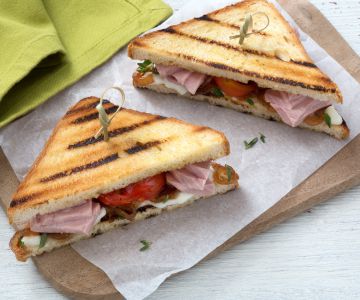 Toast met tonijn en crescenza