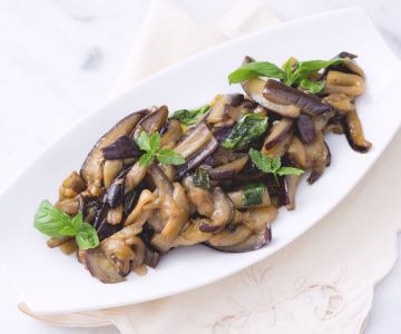 Aubergines in zoetzure saus