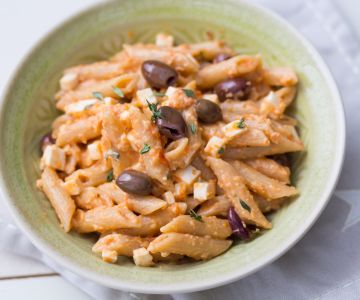 Pasta met amandelpesto en confit cherrytomaatjes