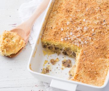 Aardappeltaart met worst en paddenstoelen