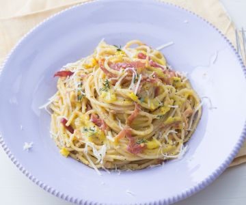 Pasta met romige gele courgettecrème en ham