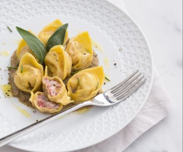 Cappellacci met cotechino en linzencrème