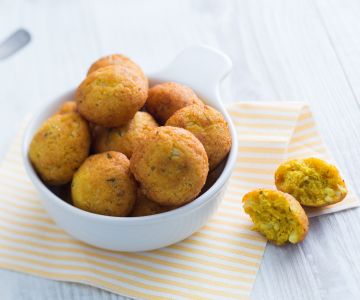 Bloemkoolballetjes met kurkuma