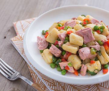 Gnocchi met seizoensgroenten en tonijn