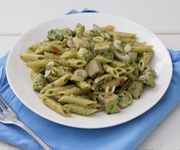 Pasta met pesto en verse tonijn