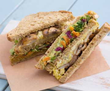 Club sandwich met roerei