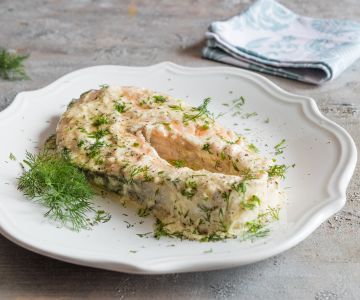 Zalm in de pan met dille en zure room