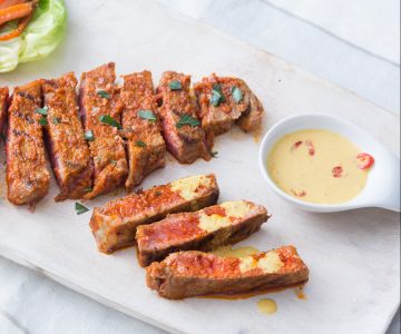 Tagliata van rundvlees met twee curries