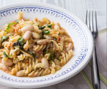 Zomerse pasta met bonen