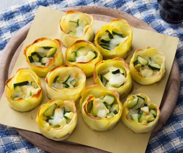Aardappelmandjes met courgette en kaas