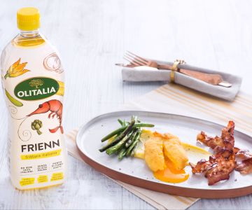 Gepocheerd ei met groenten, spek en bearnaisesaus