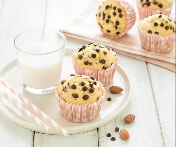 Muffins met amandelmelk en chocoladedruppels