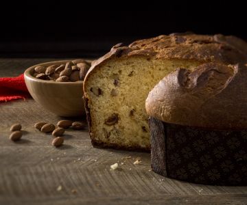 Panettone met vijgen en amandelen