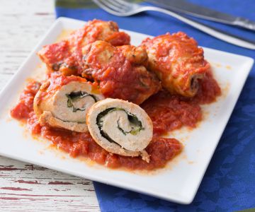 Kalkoenrolletjes in tomatensaus