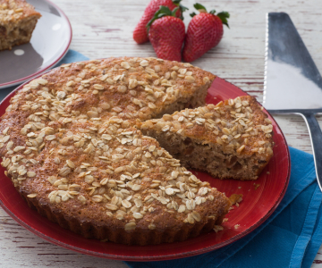 Taart zonder lactose met yoghurt, havermout en rozijnen